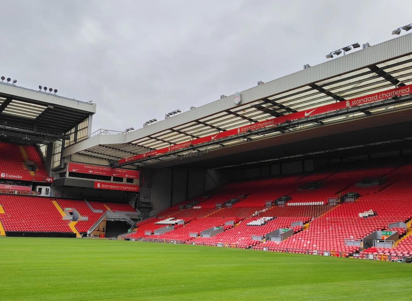 自杀事件后两年，贝卡-贝卡重回赛场并再度取得进球