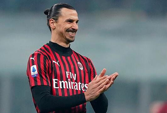 欧文突破防守助攻队友制胜