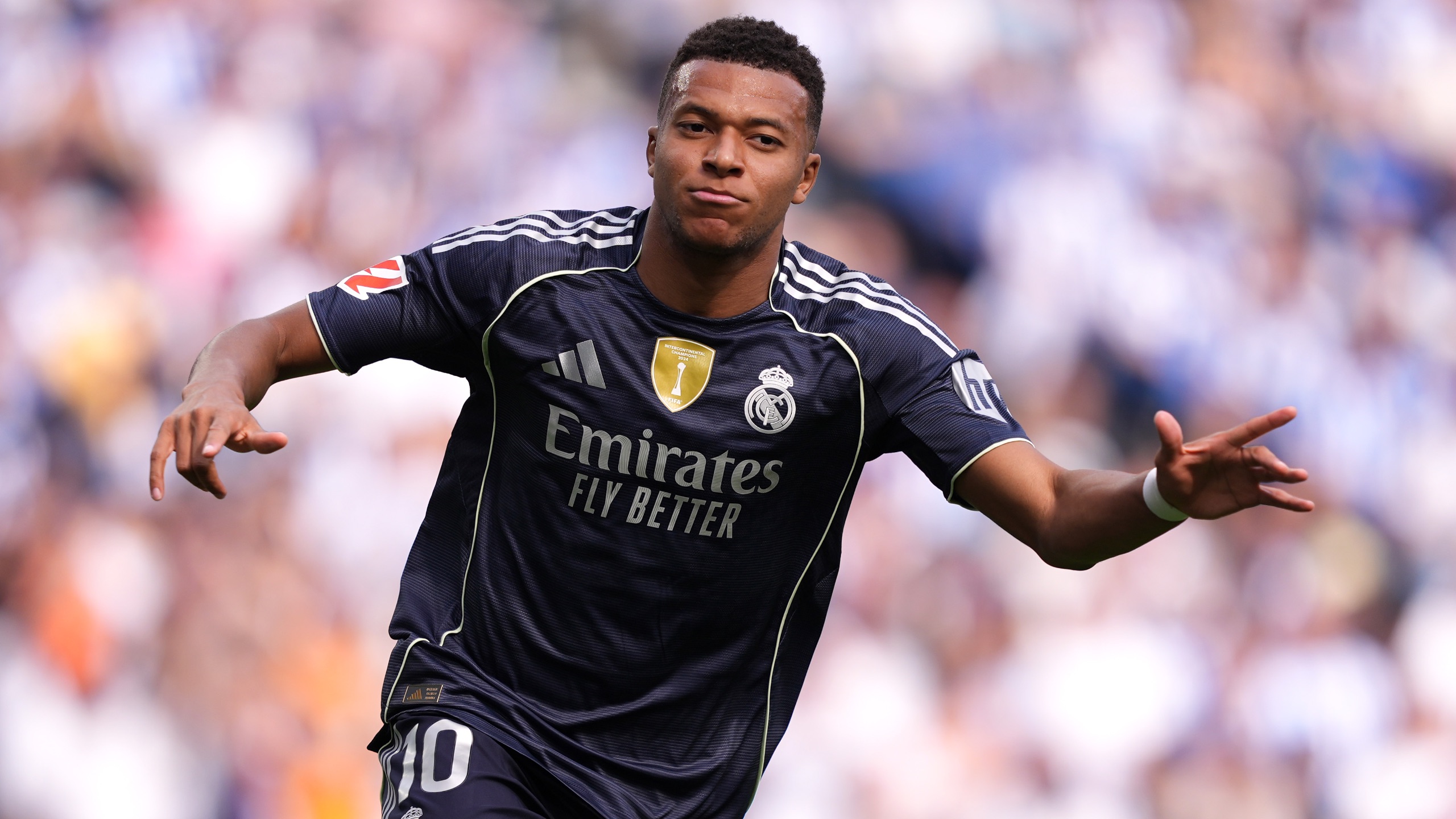 哪怕不算欧国联、阿拉冠级别的冠军！梅西的冠军数都多于决赛数！