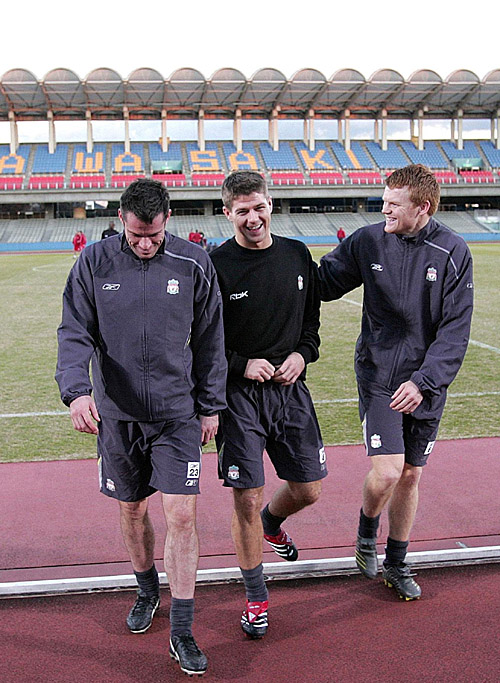 利物浦欲出售左后卫齐米卡斯，因其不愿离开安菲尔德，而其他球员面临竞争。