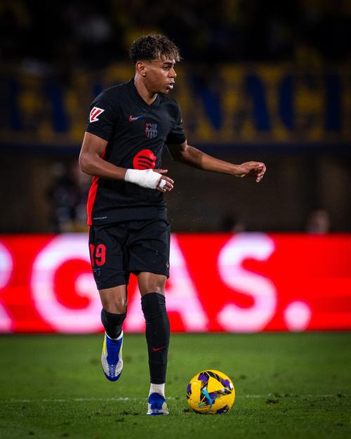 德天空：拜仁目前对格里马尔多没兴趣，夏窗不太可能引进他